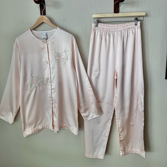 EVE STILLMAN Vintage Pink Satin Pajama Set Embroidered Floral PJs Size Medium - Picture 6 of 10